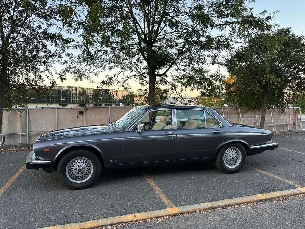 Daimler Double six 1988