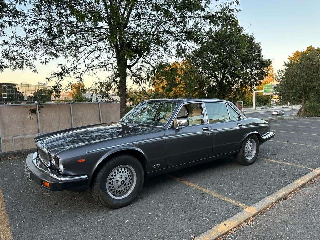 Daimler Double six 1988