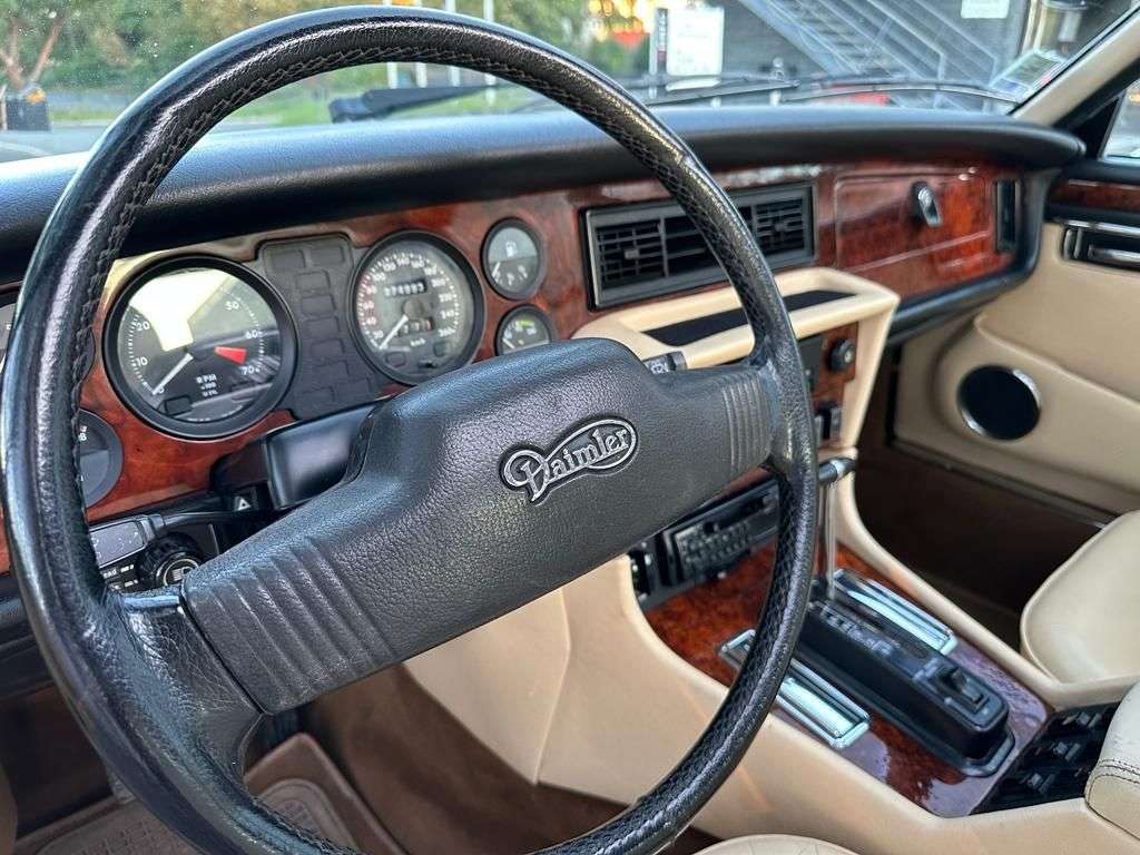 Daimler Double six 1988