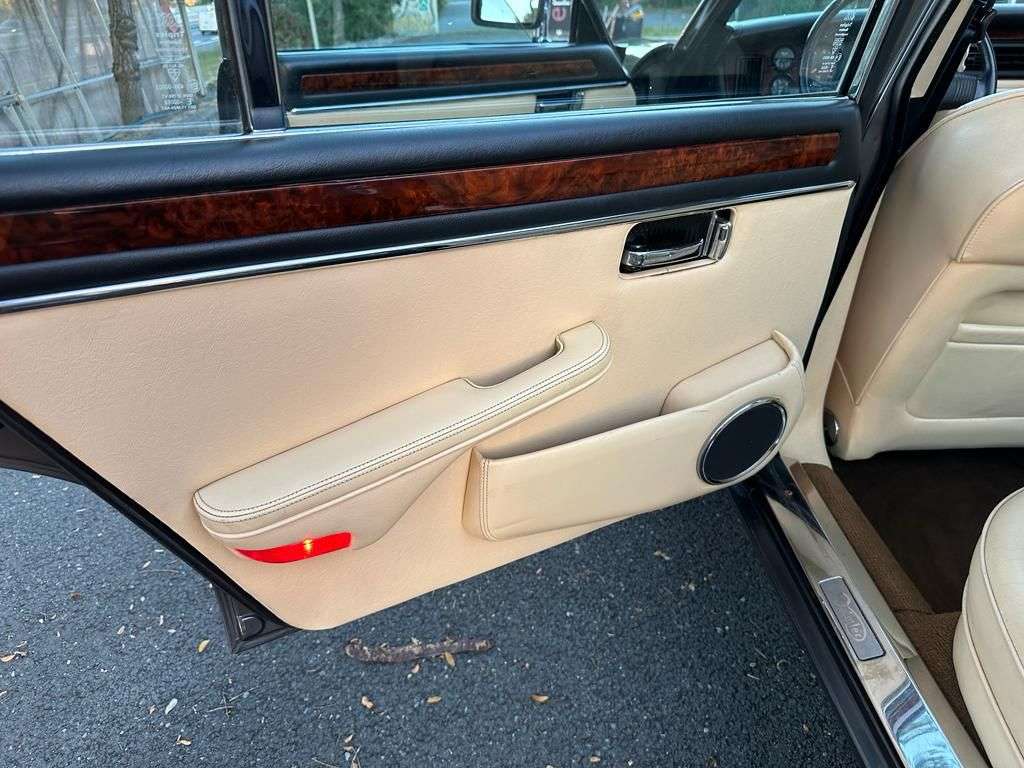 Daimler Double six 1988