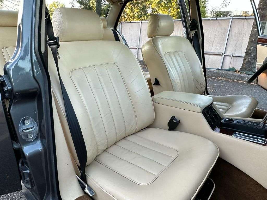 Daimler Double six 1988