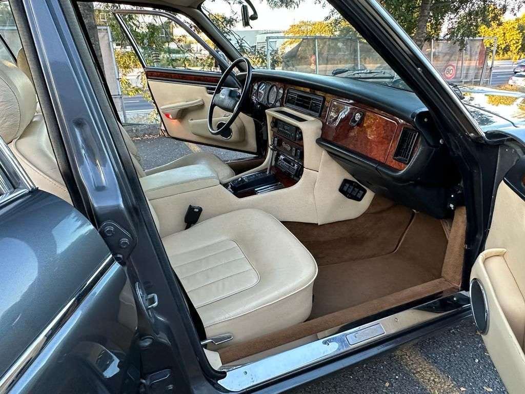 Daimler Double six 1988