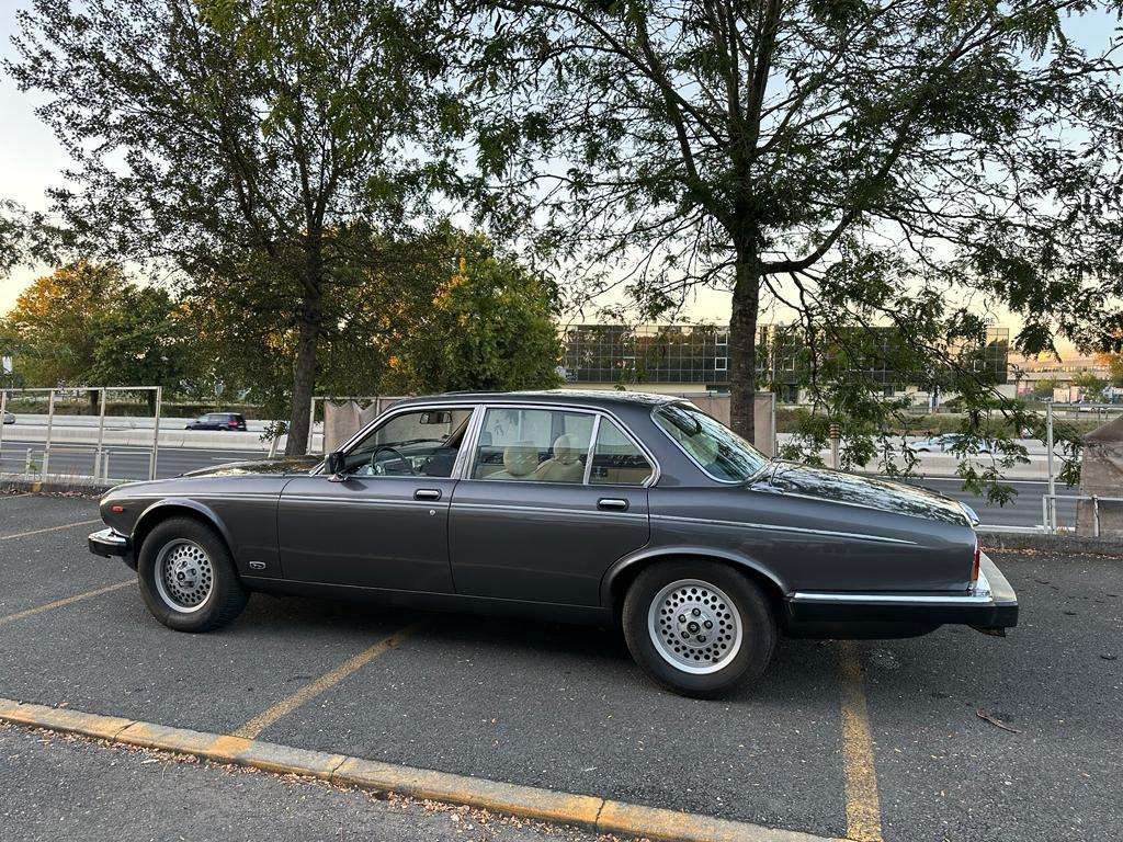 Daimler Double six 1988