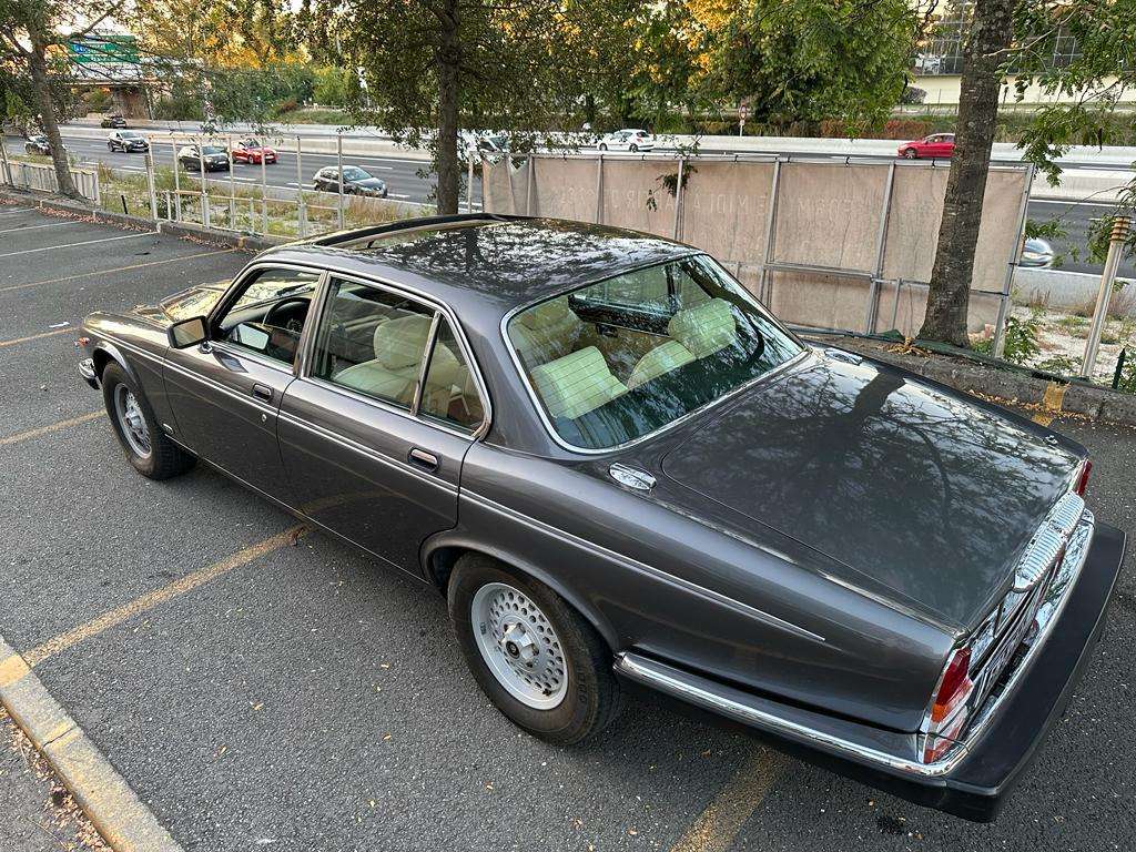 Daimler Double six 1988