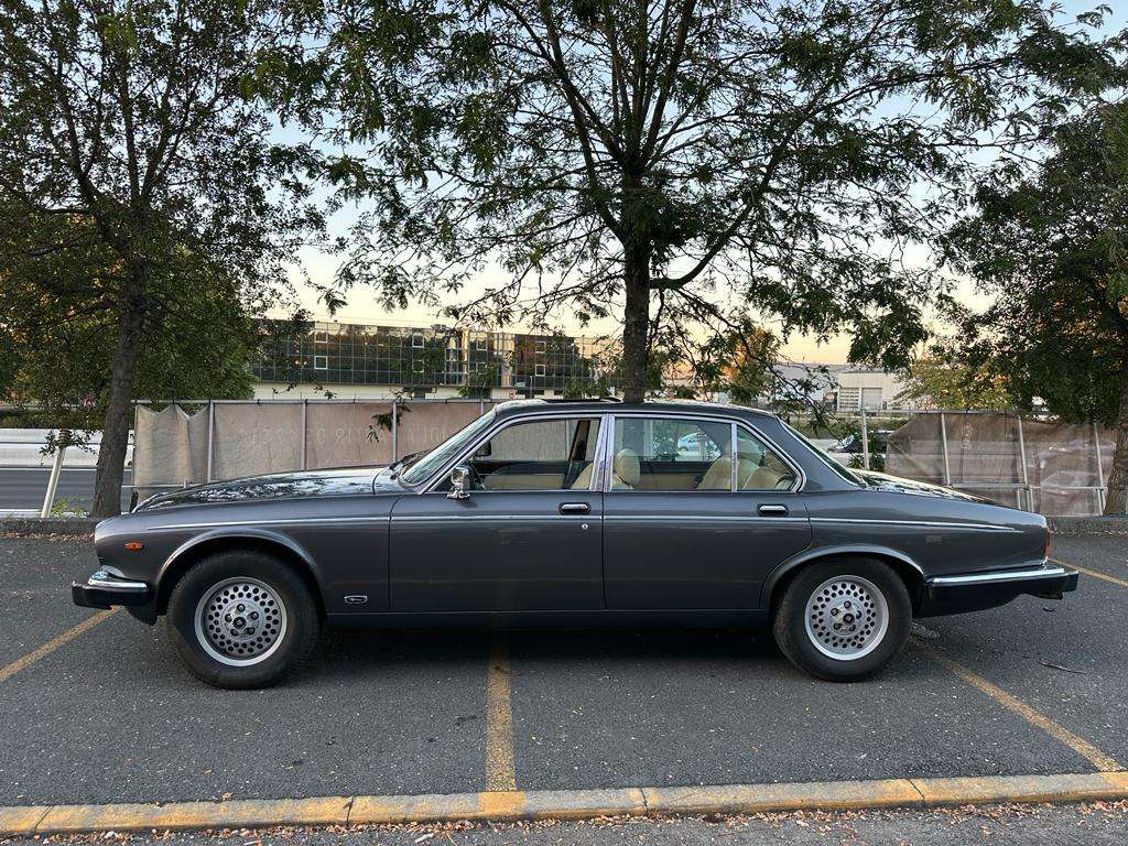 Daimler Double six 1988
