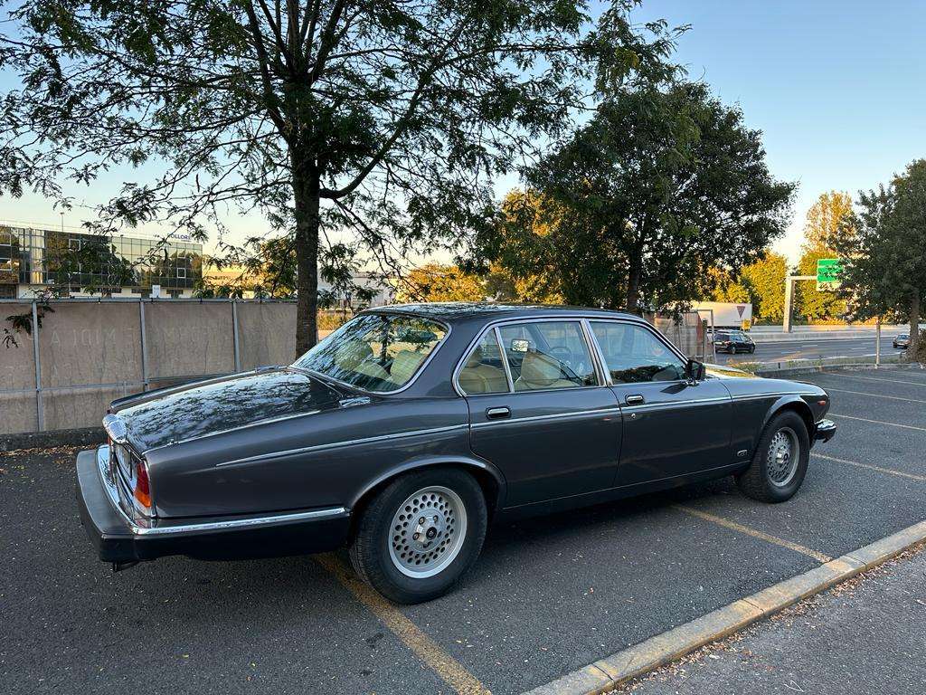 Daimler Double six 1988