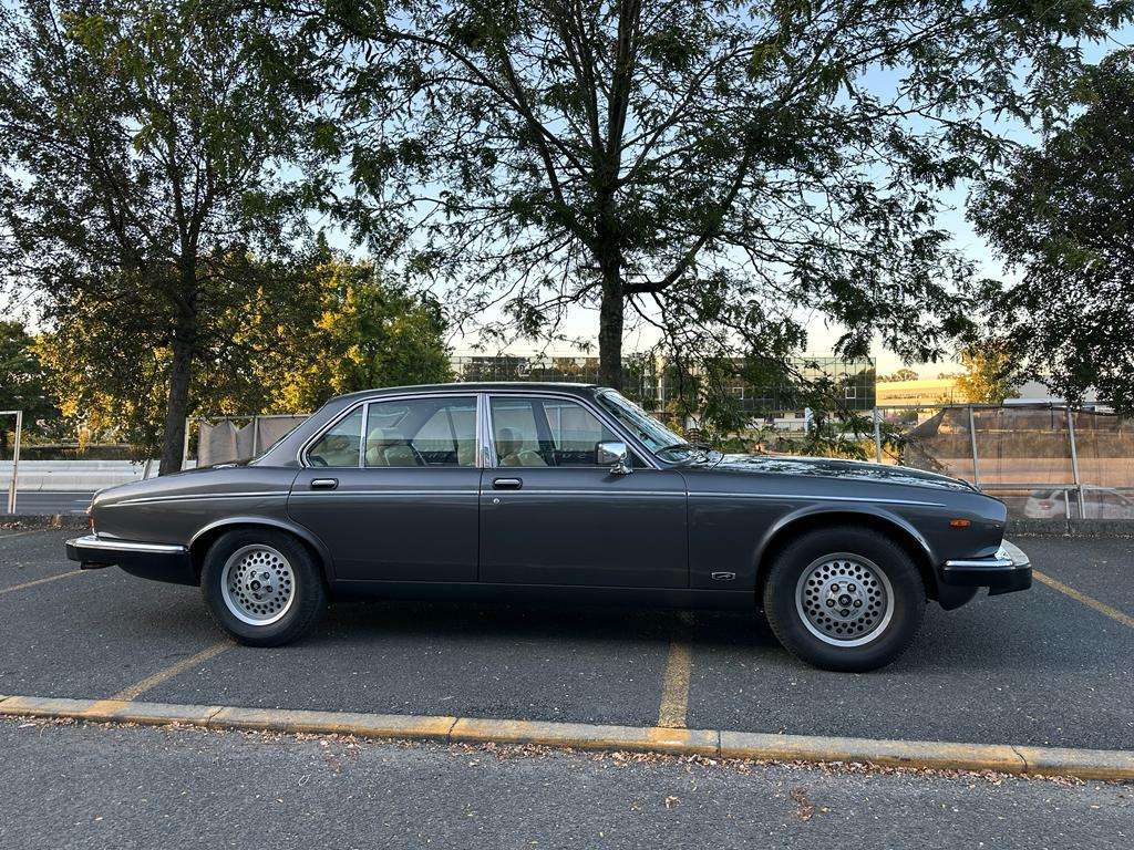 Daimler Double six 1988