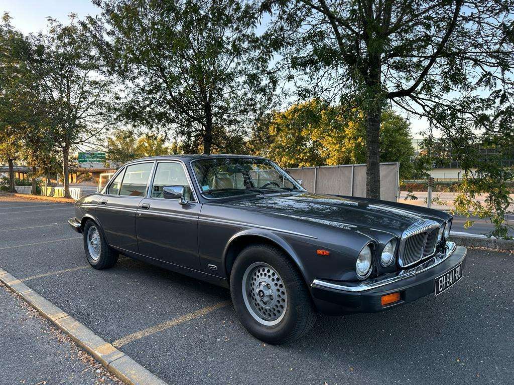 Daimler Double six 1988