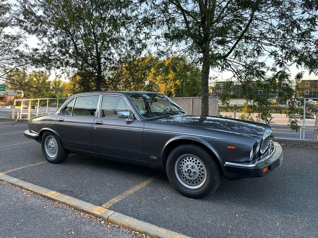 Daimler Double six 1988
