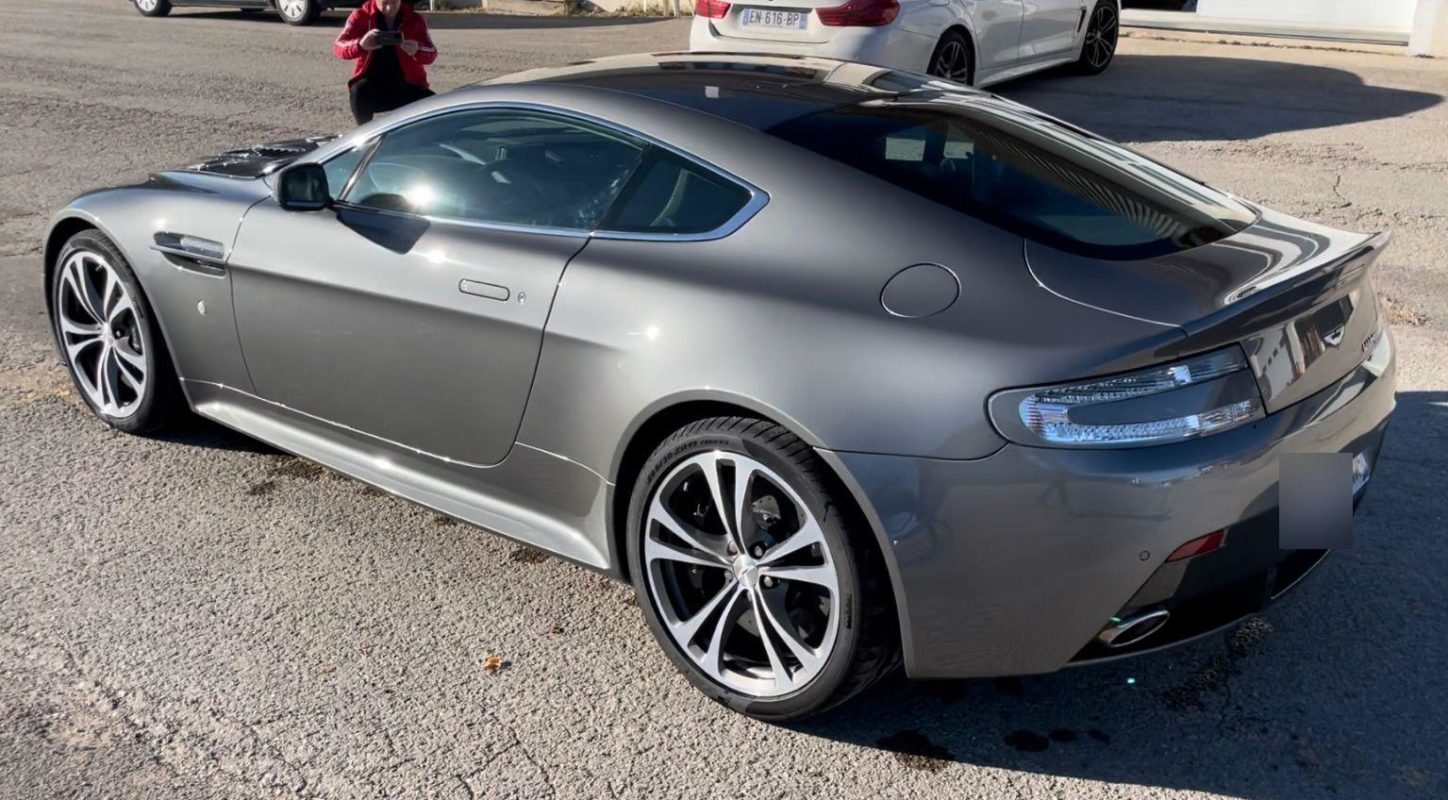 Aston Martin V12 VANTAGE 2010