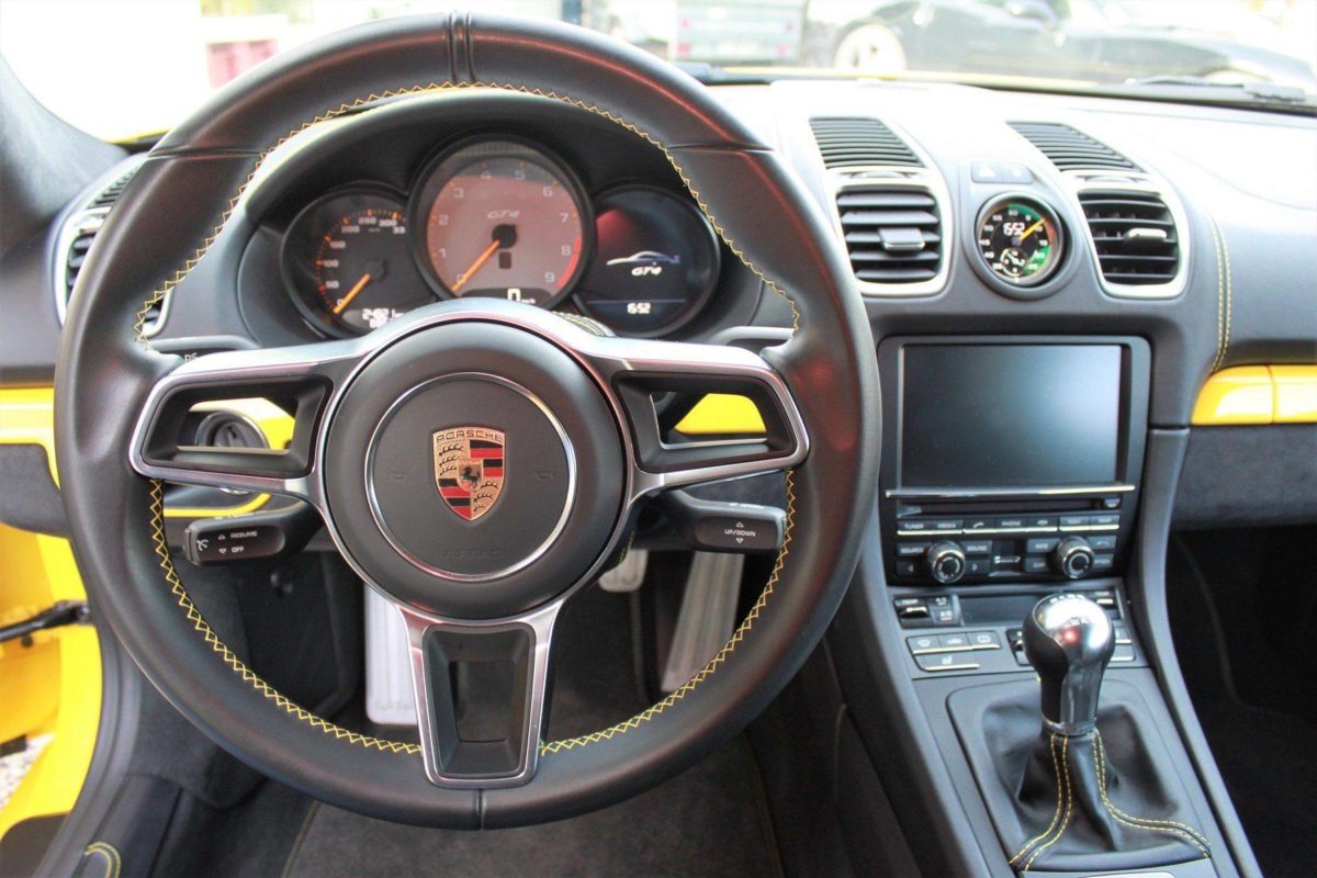 Porsche Cayman GT4 2016